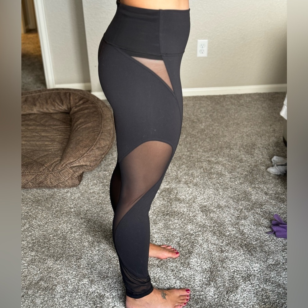 Lululemon black leggings mesh cut out